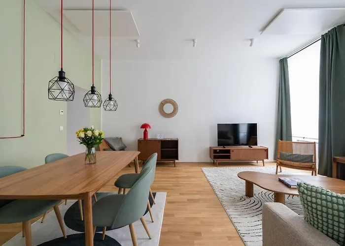 Vogue 2Br Suite, Near City Pulse By Hm